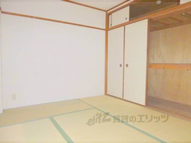 和室　日当り良好の明るい和室のお部屋です。