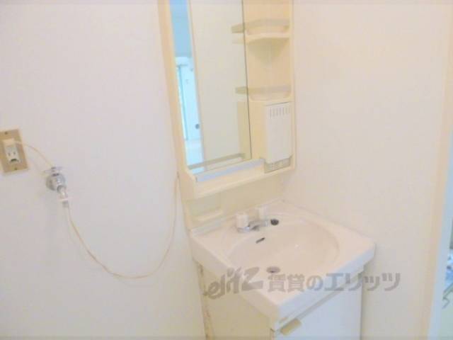 洗面所　独立洗面台付きです。