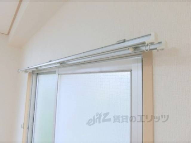 洋室　カーテンレール