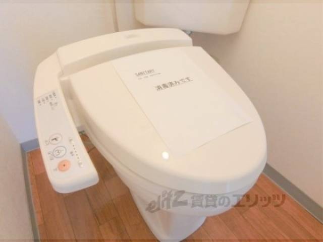 トイレ　洗浄機能付き便座