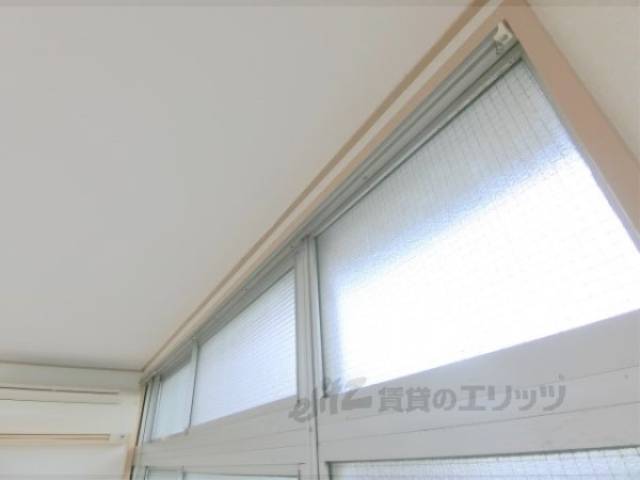 洋室　カーテンレール