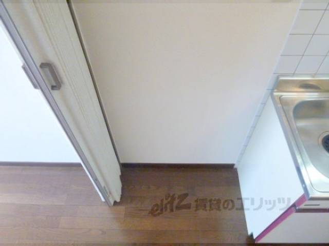 冷蔵庫置場　キッチン横に設置