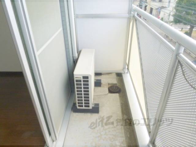 ベランダ　室外機あります