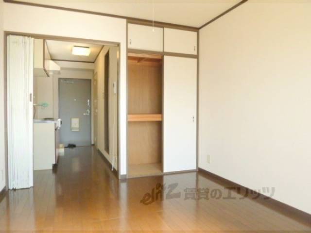 洋室　収納付きです