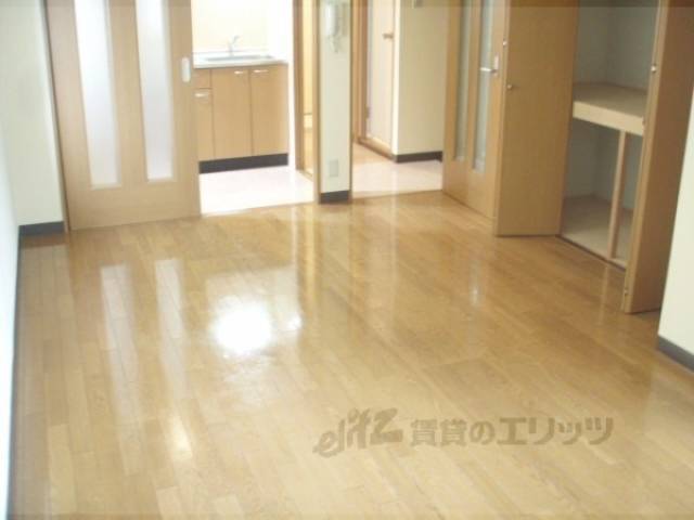 居室　ぴっかぴかのお部屋です