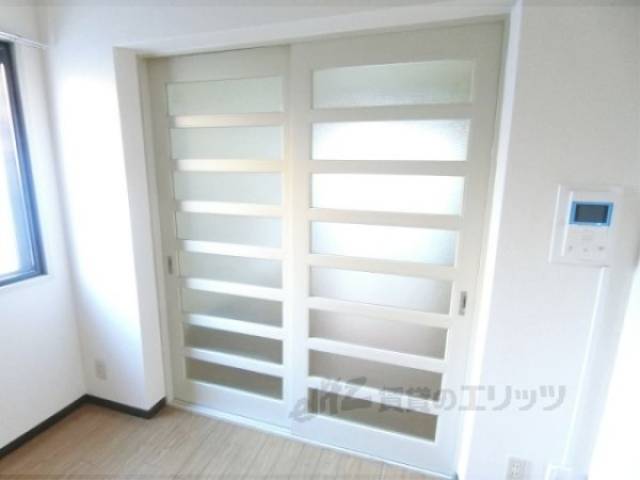 洋室　部屋仕切り