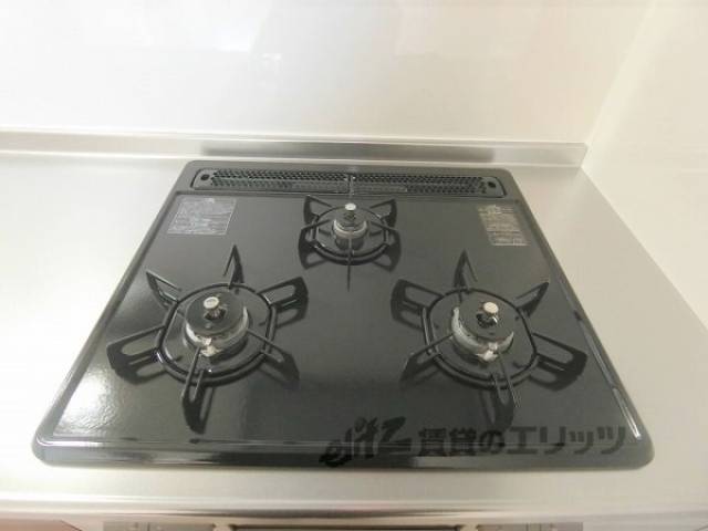 キッチン　3口コンロ