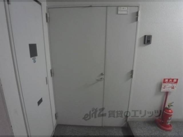 玄関　共用部側