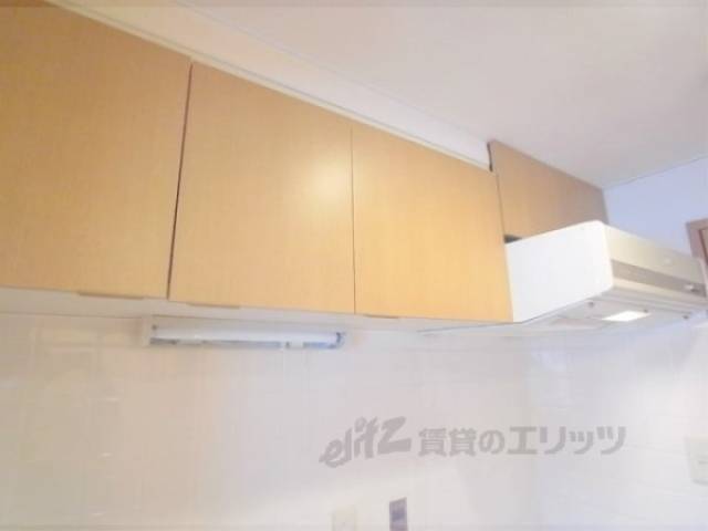 収納　キッチン上部