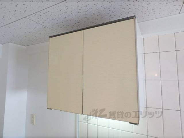 キッチン　上部収納