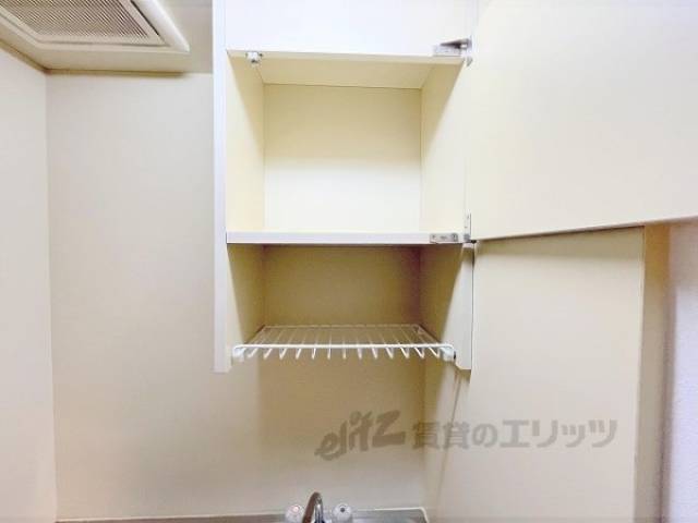 エアコン　綺麗なエアコンですね。