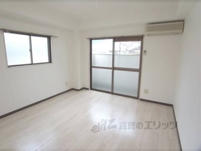 洋室　8帖の洋室です