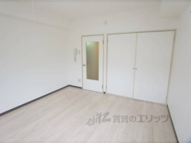 洋室　白を基調としたお部屋です