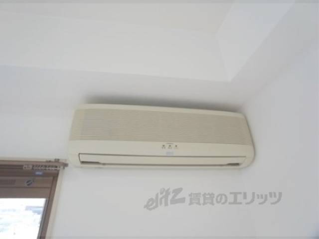 エアコン　一基付いています