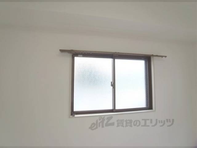 窓　採光窓付いてます