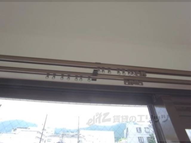 カーテンレール　カーテンレール二重です