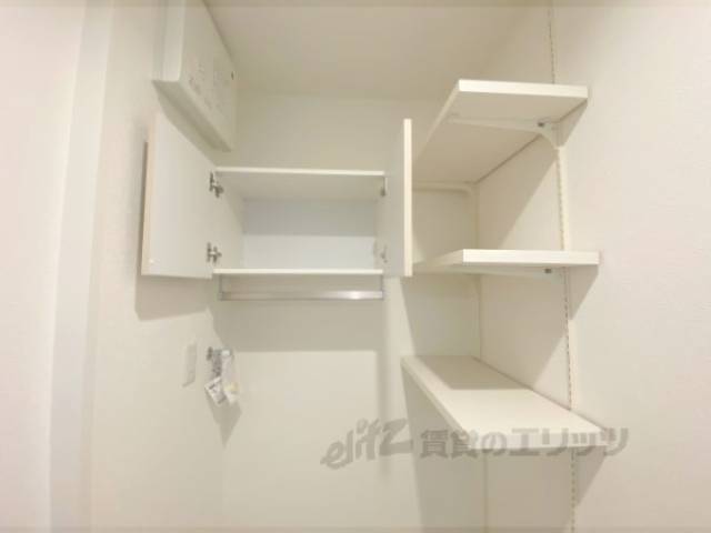 洗濯機置場　上物置