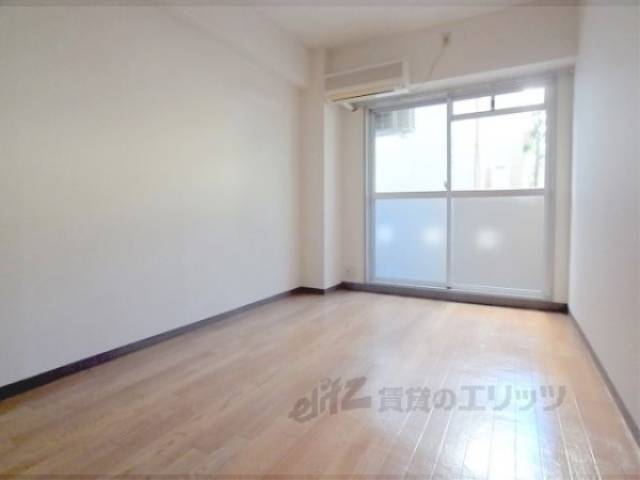 居室　洋室7帖の広さです。