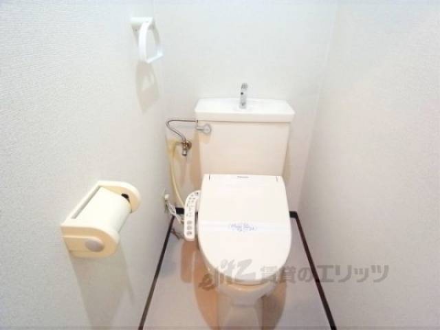 トイレ　ウォシュレット付いています。