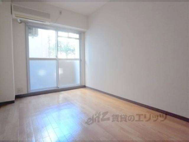 居室　キレイなお部屋です。