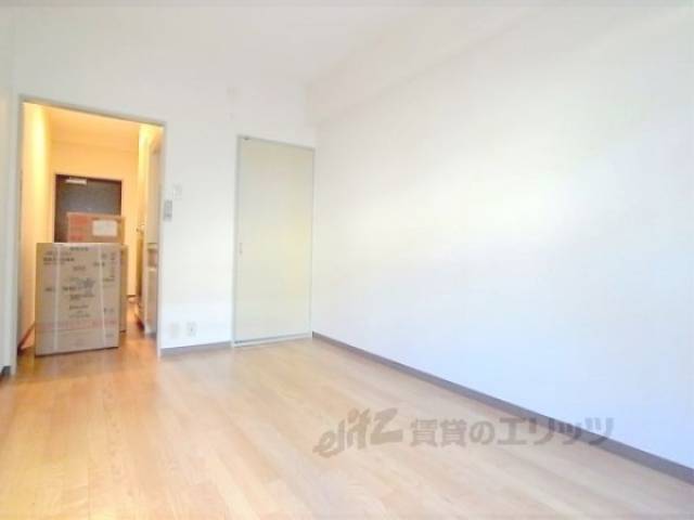 居室　フローリングがきれいです。