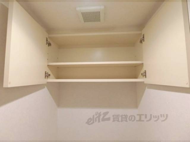 トイレ　トイレ上収納