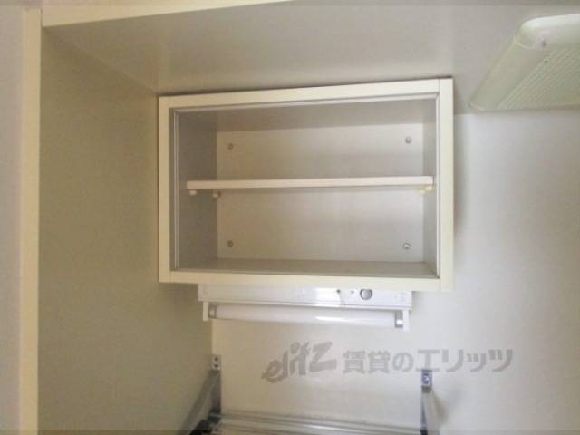 収納　キッチン上部棚