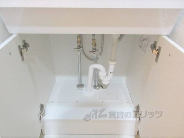 洗面所　収納：下