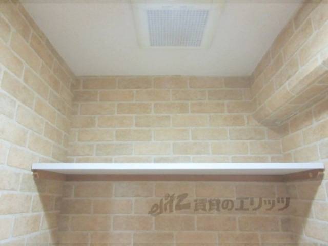 トイレ　収納：上