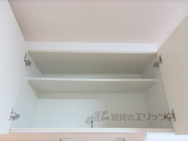 キッチン　収納：上