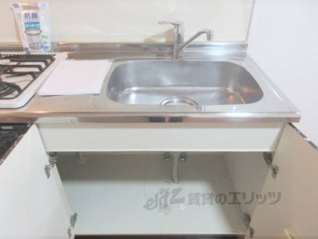 キッチン　収納：下