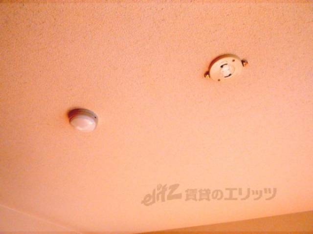 照明コンセント　火災報知機も付いていますよ