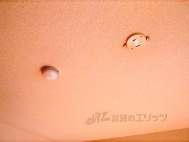 照明コンセント　火災報知機も付いていますよ