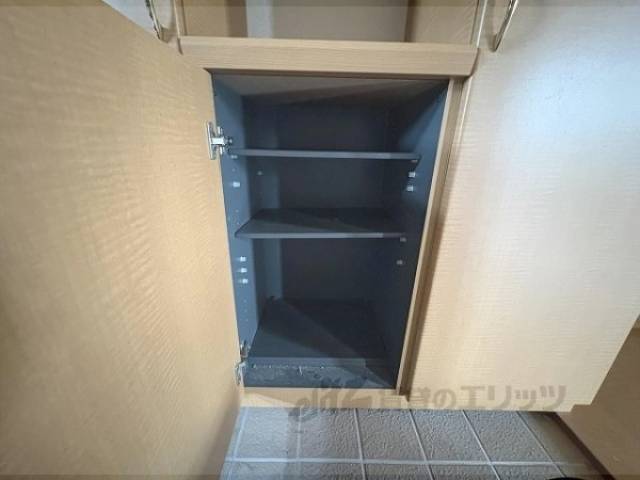 下駄箱　下部収納