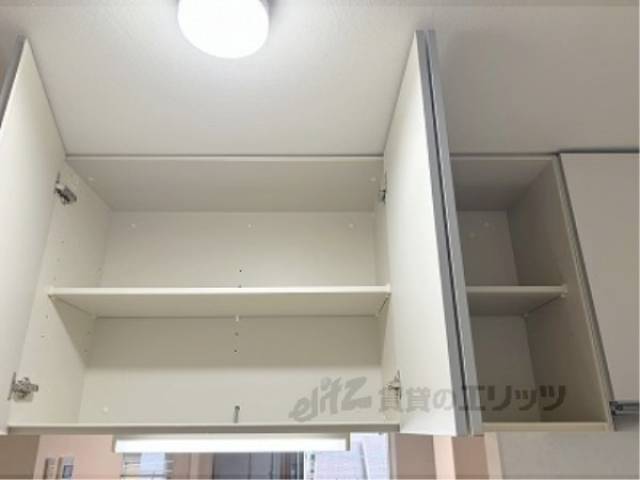 キッチン　上部収納
