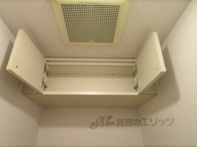 トイレ　収納上部