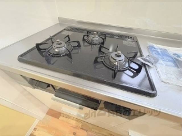 キッチン　ガス３口コンロ