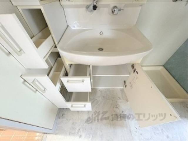 洗面所　洗面台収納