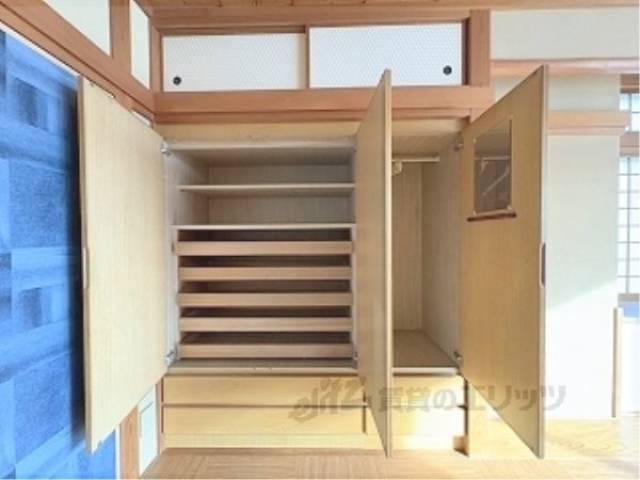 収納　南側洋室収納