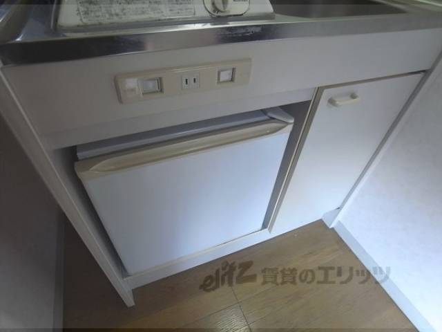 冷蔵庫置場　ミニ冷蔵庫付