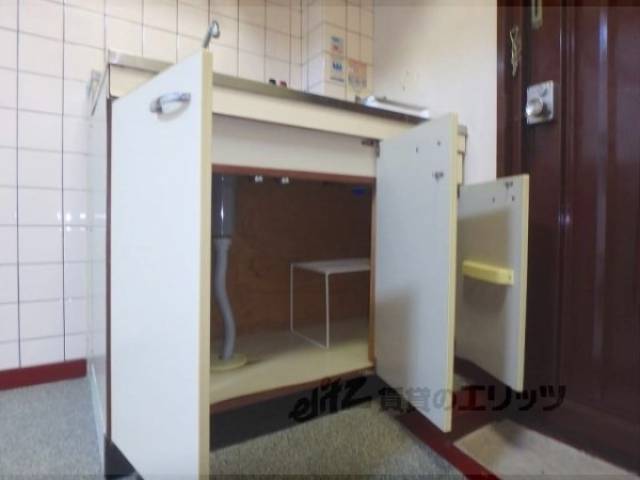 キッチン　収納下部