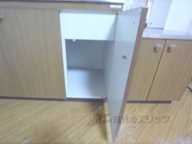 キッチン　(下部収納)