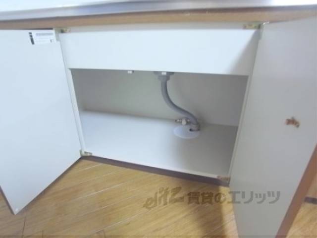 キッチン　(下部収納)