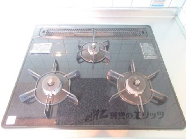 キッチン　３口コンロ