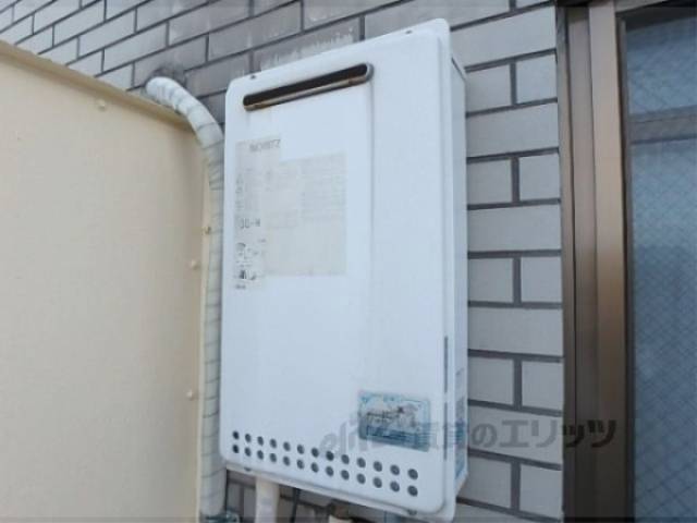 ベランダ　給湯器