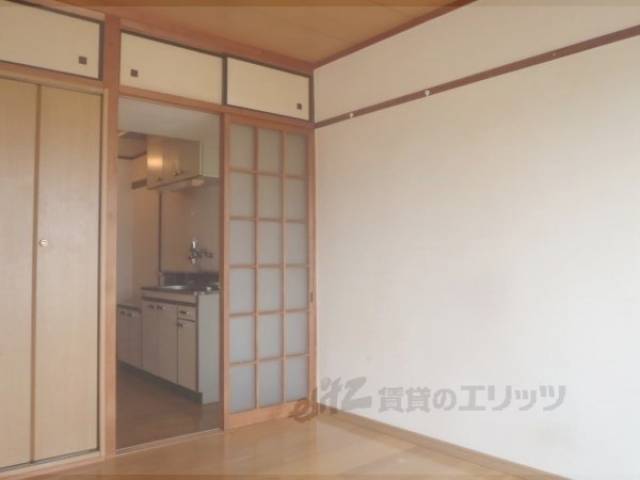 洋室　南向きでエアコン付きの6帖洋室です