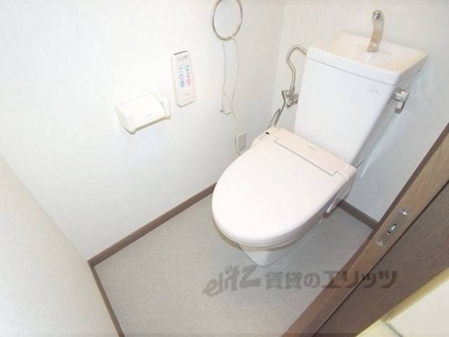 トイレ　ウォシュレット付きです