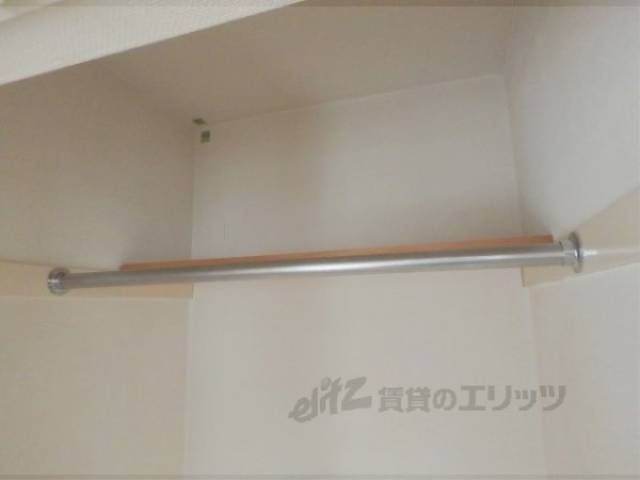 洋室　収納上部