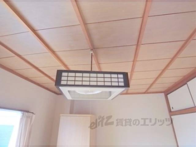 和室照明 和室にも照明が付いています。