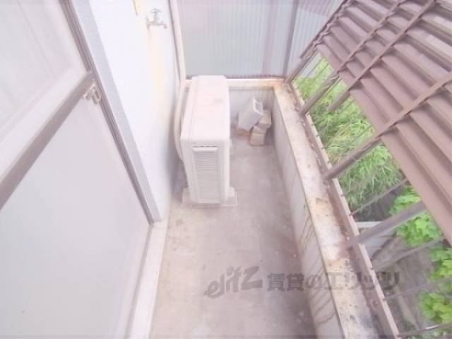 洗濯機置場 ベランダに洗濯機を設置します。